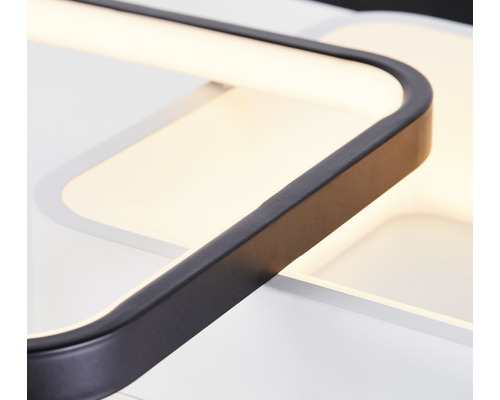 Närbild av en LED-taklampa med geometrisk design