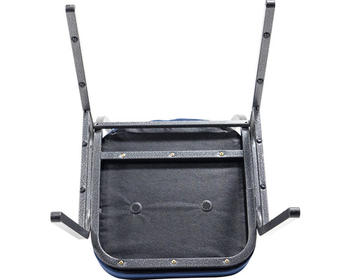 Underifrånvy av en kontorsstol med metallram och vadderad sits