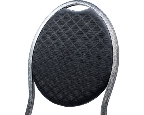 Detaljvy av en stol med rutigt överdrag