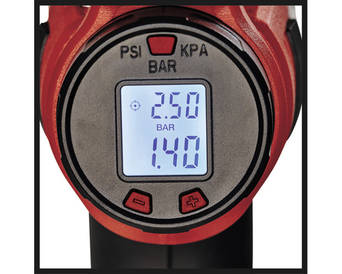 Närbild av den digitala displayen på en luftpump med tryckvisning i PSI, KPA och bar