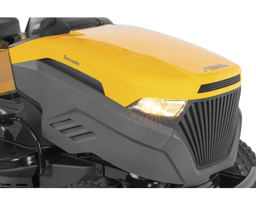 Närbild av Stiga Tornado trädgårdstraktor med strålkastare