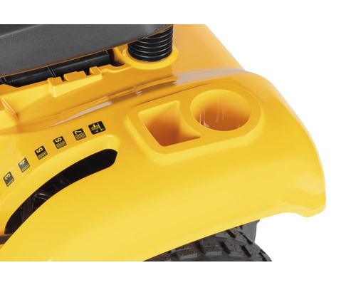 Närbild av en gul trädgårdstraktor med fack och inställningar