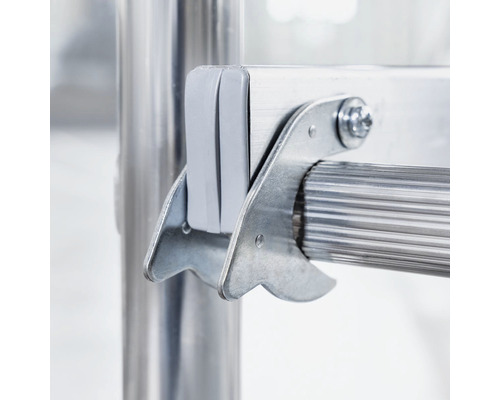 Detaljbild av en aluminiumstege med säkerhetslås