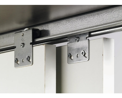 Skjutdörrsbeslag med skena och fäste