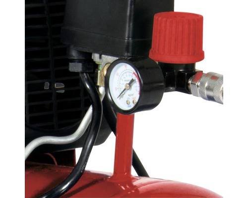 Detaljvy av en kompressor med manometer och tryckregulator