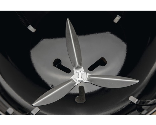 Detaljvy av ventilationssystemet på en klotgrill