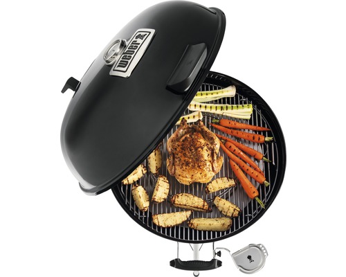 Rund grill med grillad kyckling, potatis och grönsaker