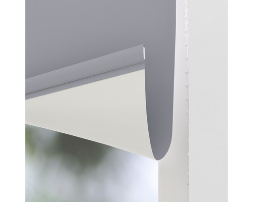 Fönsterrullgardin på fönstret