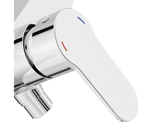 Närbild av en blandare med ett handtag för badrummet