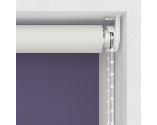 Detaljvy av en rullgardin med kedjemekanism för fönsterdekoration