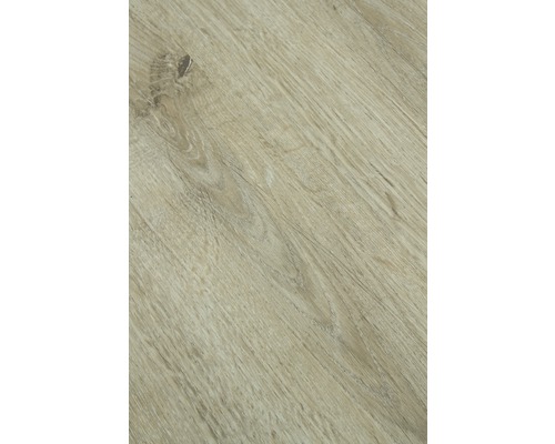 Närbild av ett laminatgolv med trästruktur