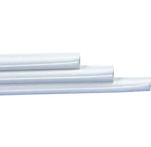 Tre vita plastprofiler staplade