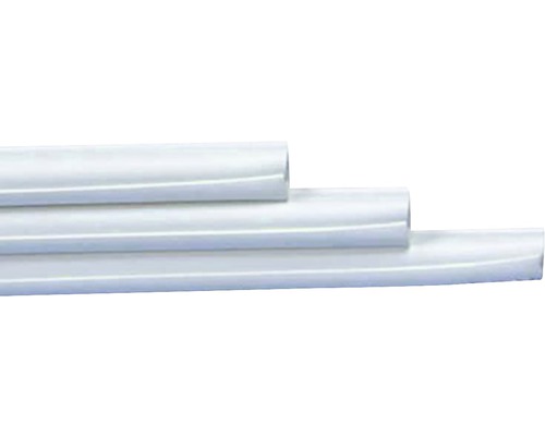 Tre vita plastprofiler staplade