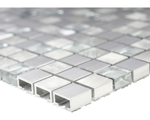 Mosaikplatta av glas och aluminium