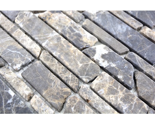 Mosaikplattor av natursten i avlång form