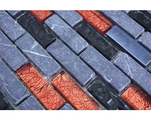 Mosaikplatta av sten och glas i detalj