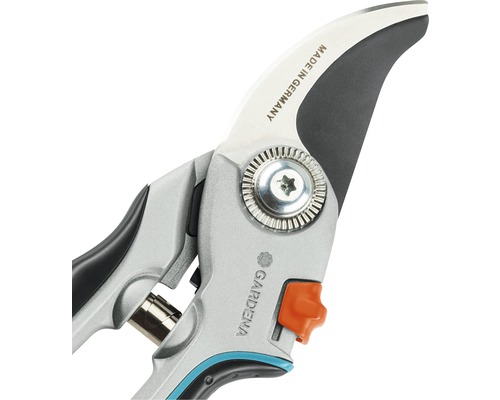 Trädgårdssax med Gardena Logo