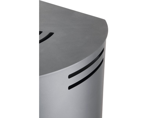 Detaljbild av en grå värmefläkt med ventilationsslitsar