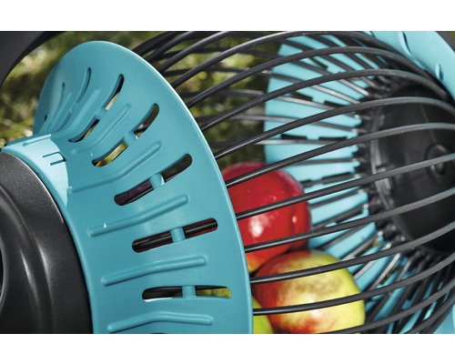 Äppelplockare med äpplen