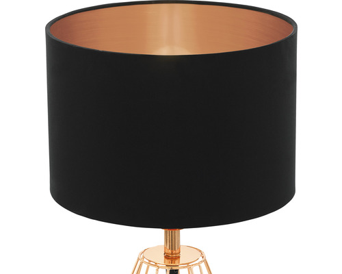 Bordslampa med svart lampskärm och guldfärgad ram