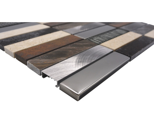 Mosaikplattor av sten och metall