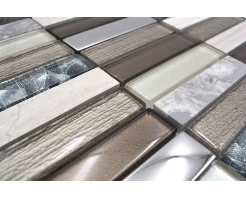 Mosaikplattor av glas och sten