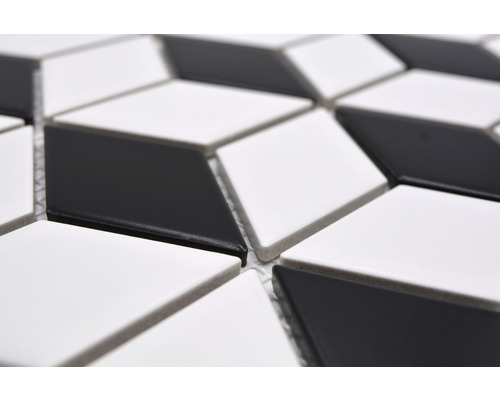 Närbild av mosaikplattor i rombform