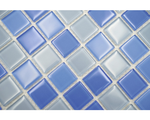 Mosaikplattor av glas med kvadratisk design