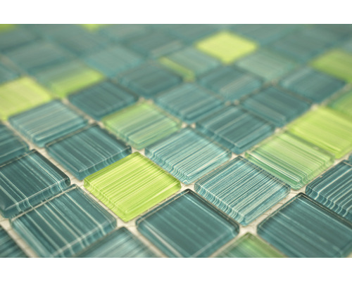 Närbild av grön och blå glasmosaik