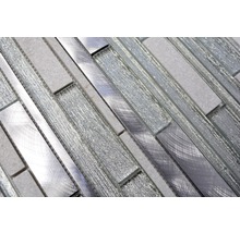 Mosaikplatta av glas och natursten