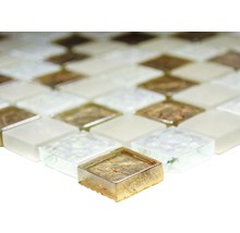 Mosaikplattor av glas och sten