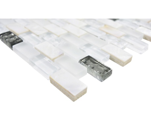 Mosaikplatta av glas och natursten