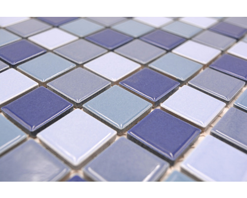 Närbild av mosaikplattor