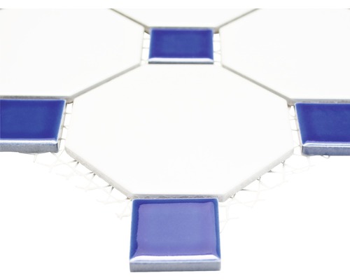 Keramisk mosaikplatta med kvadratiska och åttkantiga element