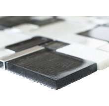 Mosaikplatta av glas och natursten