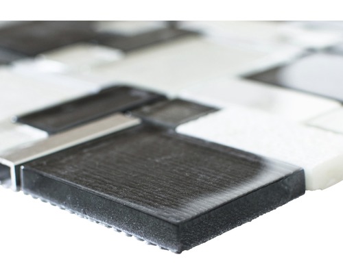 Mosaikplatta av glas och natursten