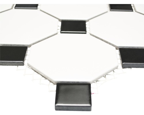 Mosaikplatta med åttkantiga och fyrkantiga element