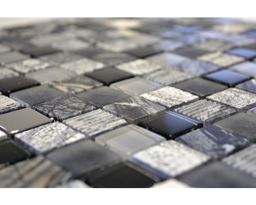 Mosaikplatta av glas och natursten