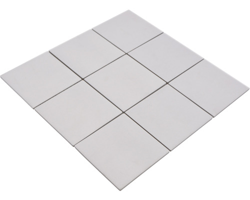Kvadratiskt arrangerade keramiska mosaikplattor