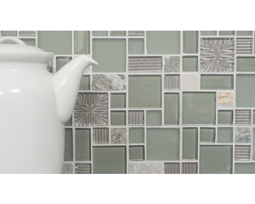 Mosaikplatta av glas och natursten med tekanna