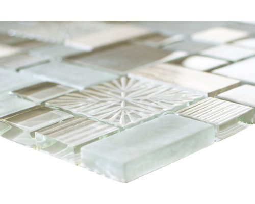 Detaljvy av mosaikplatta av glas