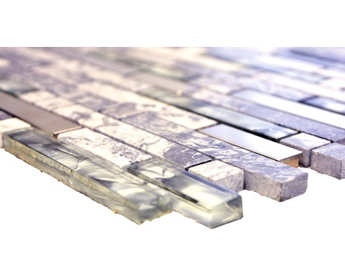 Mosaikplatta av glas och sten