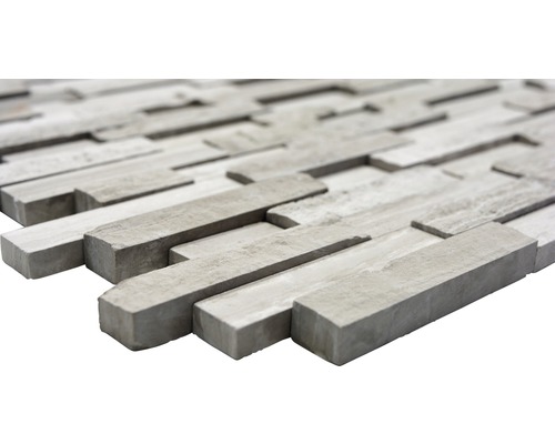 Mosaikplatta av sten i träutseende