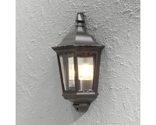 Vägglampa av metall och glas för utomhusbruk