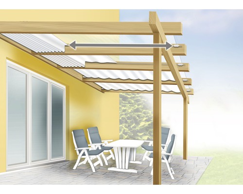 Terrass med trätak och korrugerade plattor