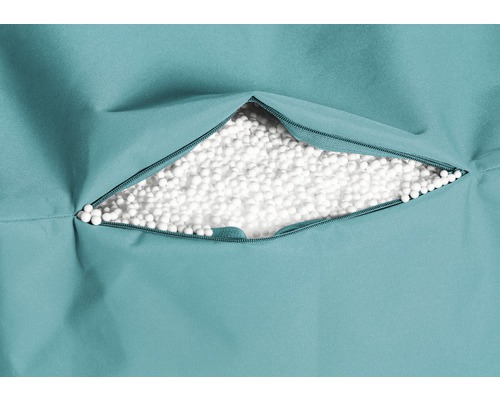 Närbild av en delvis öppen sittsäck med fyllning