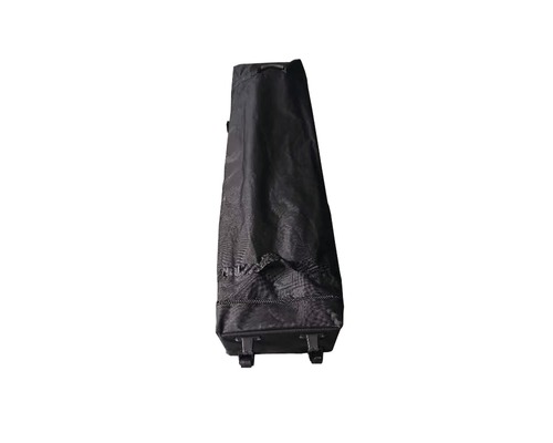 Svart väska med hjul för transport