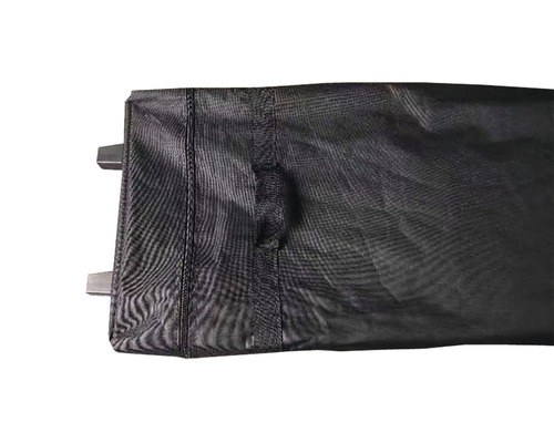 Detaljvy av ett svart skyddshölje.