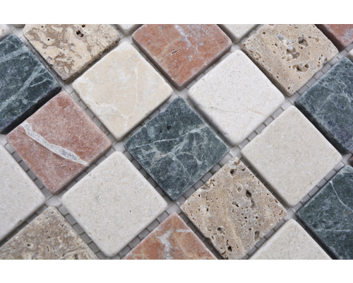 Mosaikplattor av natursten i formatet 30 x 30 centimeter