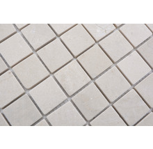 Detaljbild av mosaikplattor i marmor